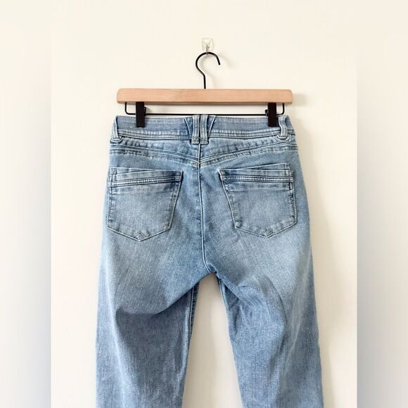 Democracy Elastic Waist Skinny Jeans in Light Wash - Size 2 - Picture 3 of 6